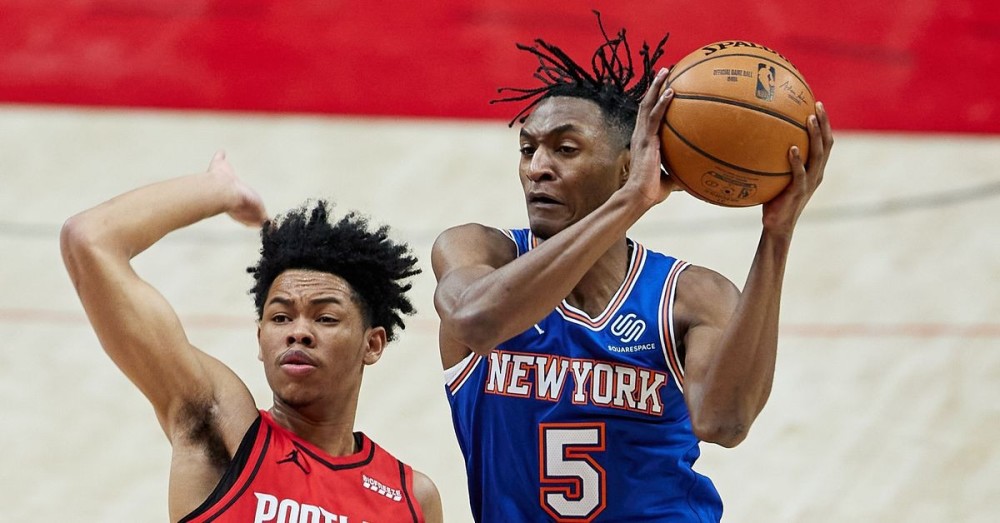 虎扑网-马拉松淘汰赛上演强强对话，江畔猎隼队翻盘陇右银狐队，战术调整见效；新人首发惊艳的简单介绍